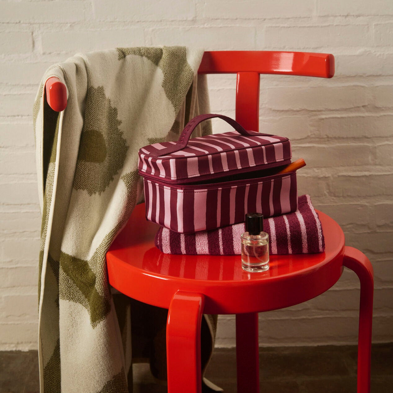 Raide Bathmat, Burgundy and Pink