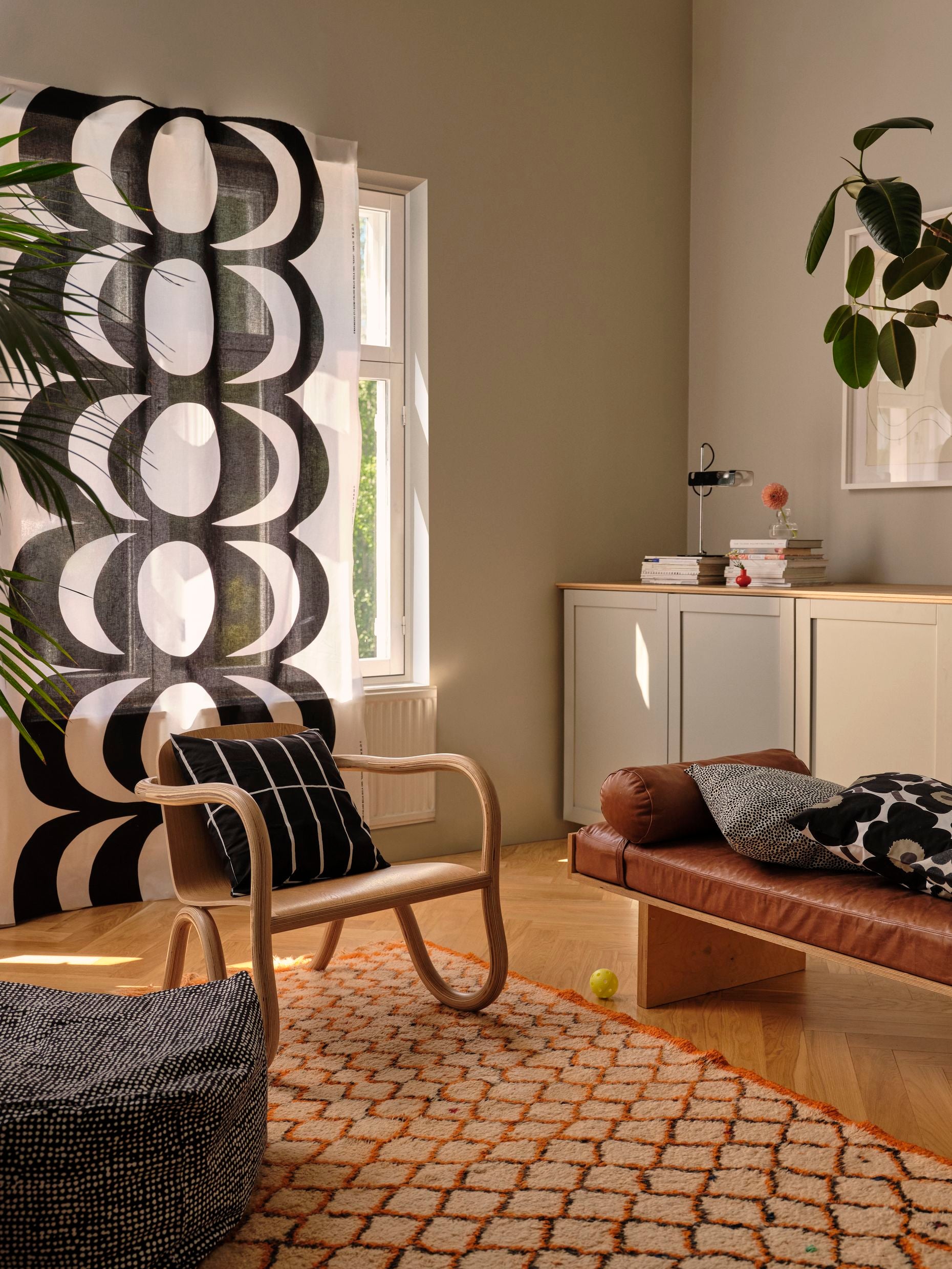 Unikko Blanket, Black + White